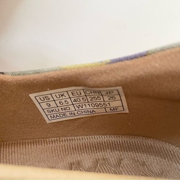 Size 9 NWT UIN Slip On Shoes Canvas Comfortable Lightweight The Singer - Picture 5 of 9